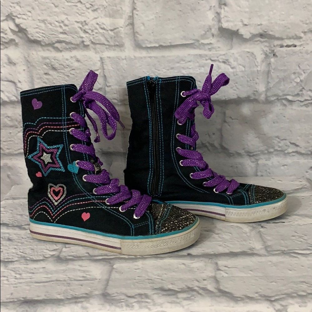 Size 2 Street Wear Tall High Top Sneaker